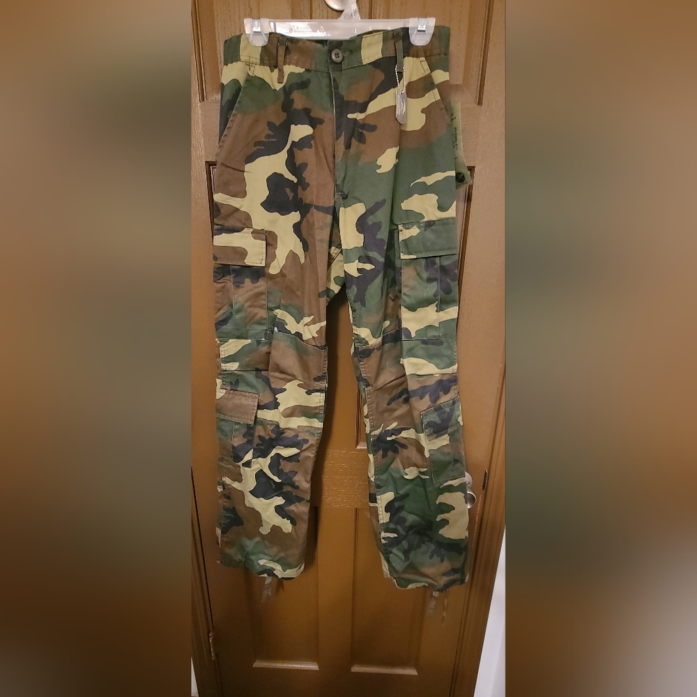 New with tags Unisex Camo cargo pants